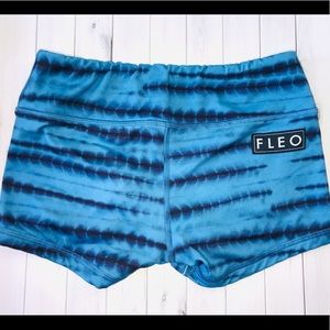 FLEO mid rise blue on blue shorts size small